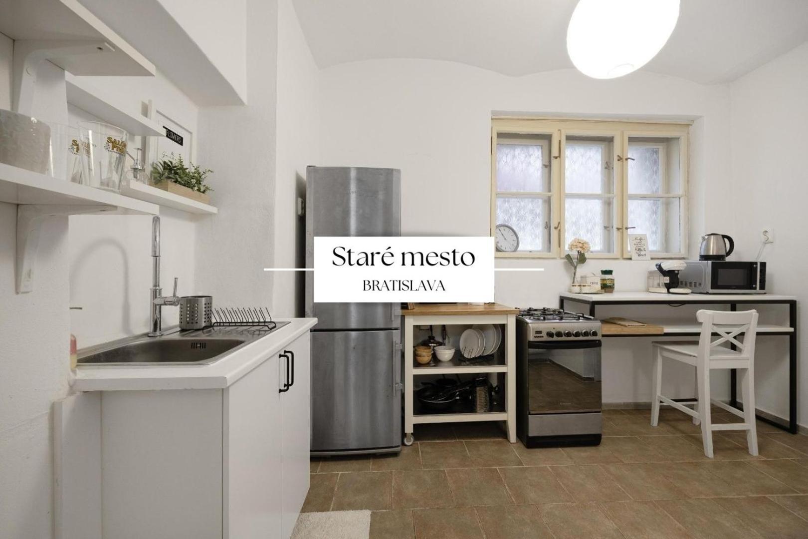 Apartmán Stylish Historical + Backyard *