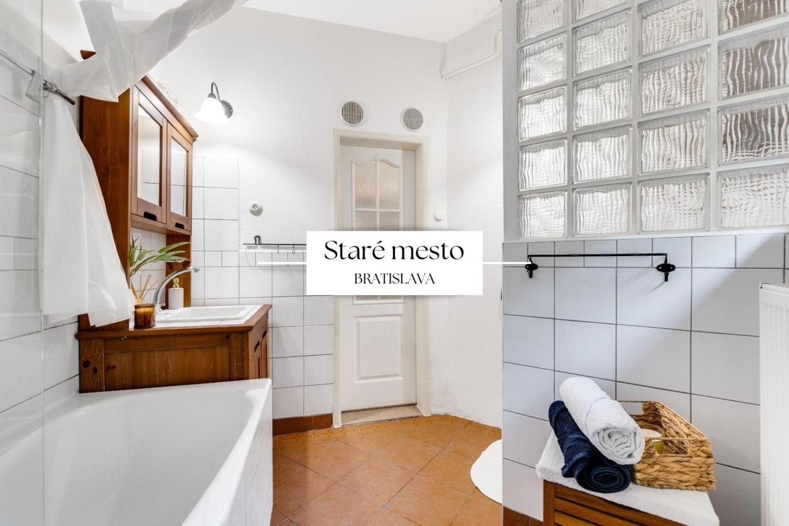 Stylish Historical + Backyard Apartmán Bratislava
