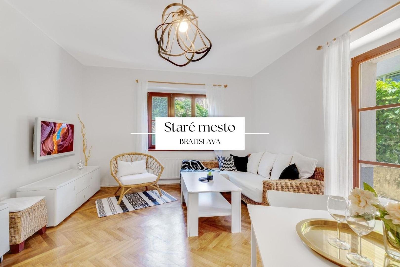 Stylish Historical + Backyard Apartmán